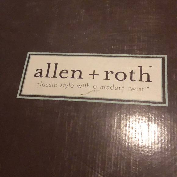 Beautiful Light set. Just didn’t suit the space - Picture 2 of 4